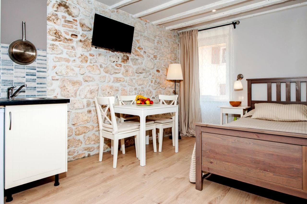 Apartments Carera 42 Rovinj Bagian luar foto