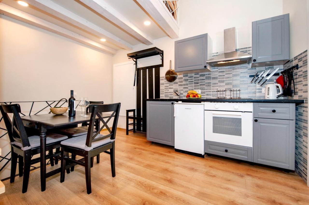 Apartments Carera 42 Rovinj Bagian luar foto
