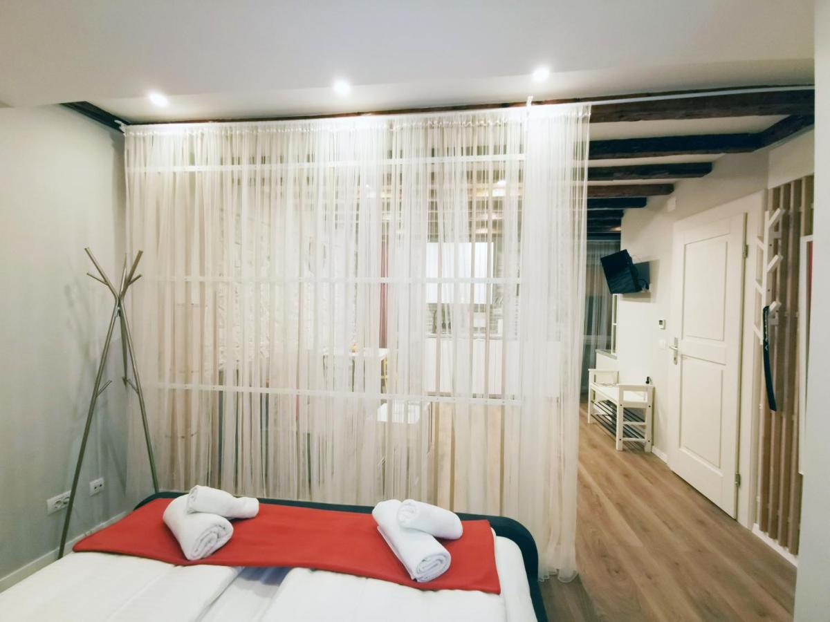 Apartments Carera 42 Rovinj Bagian luar foto